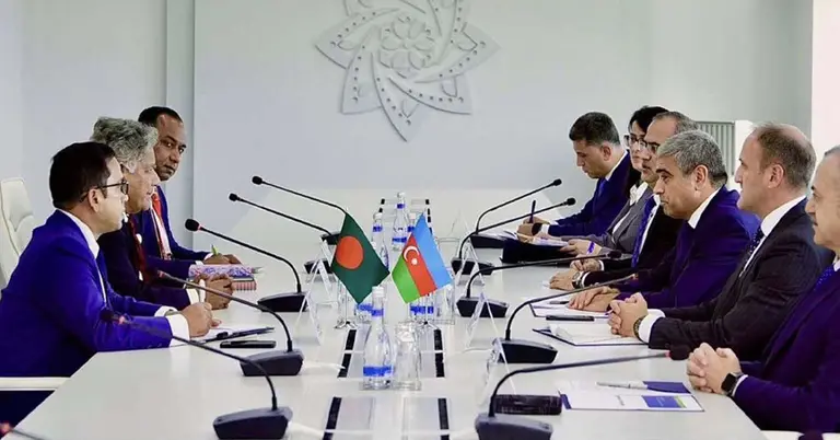 আজারবাইজান প্রজাতন্ত্রের শ্রম ও সামাজিক সুরক্ষা মন্ত্রীর সঙ্গে বৈঠকে শ্রম উপদেষ্টা